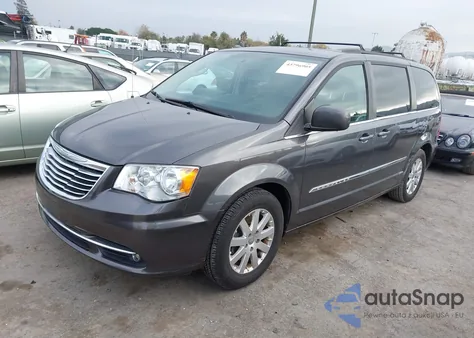 2015 Chrysler Town & Country Touring z USA, uszkodzony, nr VIN 2C4RC1BG5FR595425